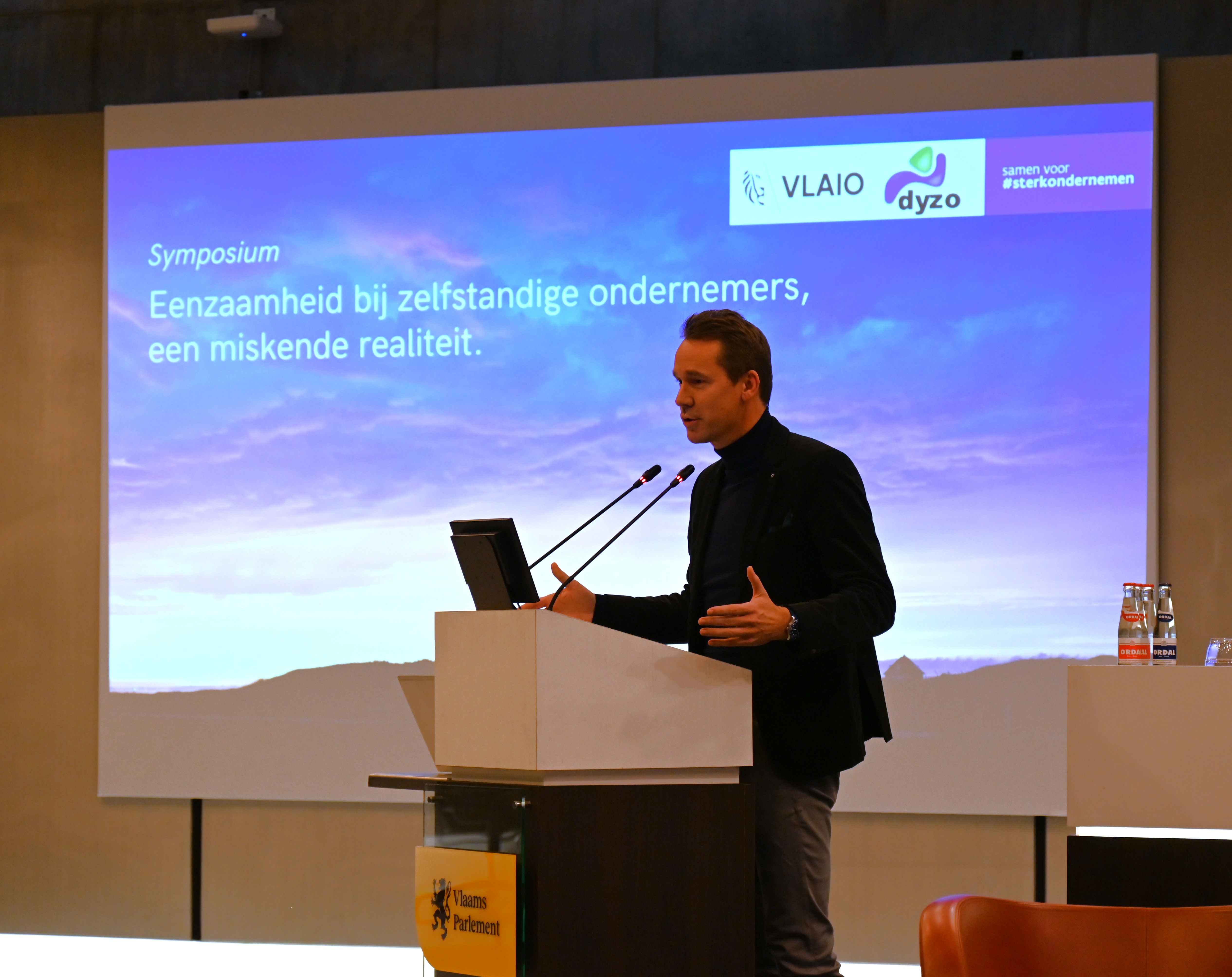 Vlaams minister van Economie Jo Brouns tijdens het DYZO-symposium over eenzaamheid bij zelfstandige ondernemers