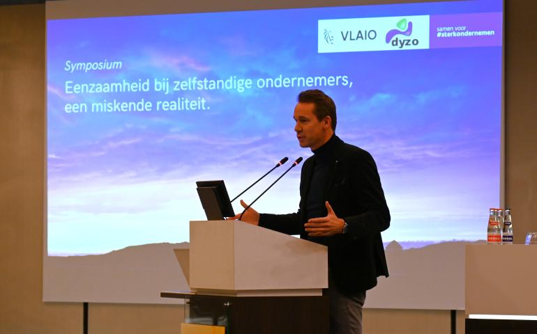 Vlaams minister van Economie Jo Brouns tijdens het DYZO-symposium over eenzaamheid bij zelfstandige ondernemers